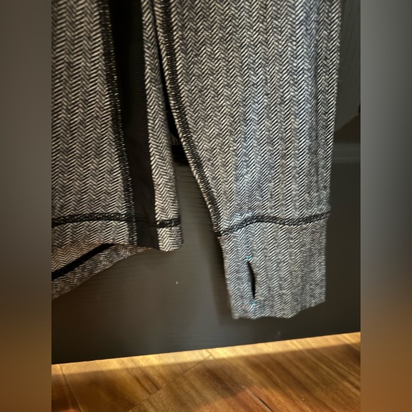 American Eagle Long Sleeve Athletic Top - Picture 2 of 7